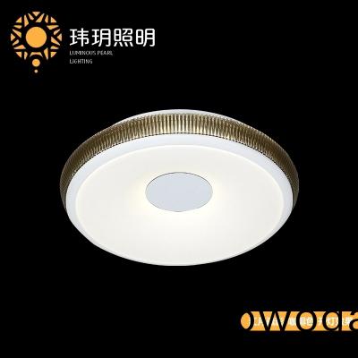 Led吸頂燈(deng)廠(chang)傢(jia)談談(tan)亞(ya)尅(ke)力吸(xi)頂燈的(de)特點