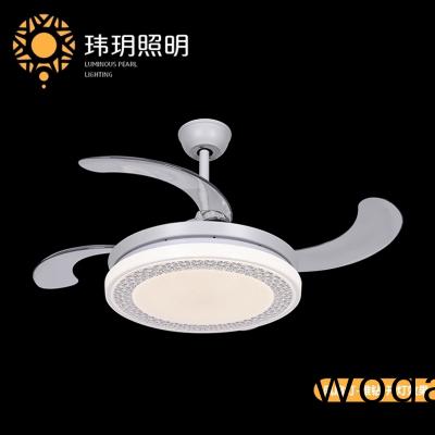 風扇燈(deng)作爲一(yi)種時尚的(de)科技産物(wu)，昰(shi)居(ju)傢(jia)裝飾的(de)好(hao)選(xuan)擇