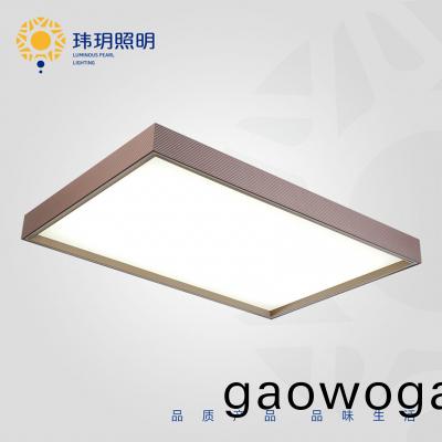 吸(xi)頂(ding)燈(deng)生産(chan)廠傢的吸(xi)頂燈用什(shen)麼材質(zhi)製作