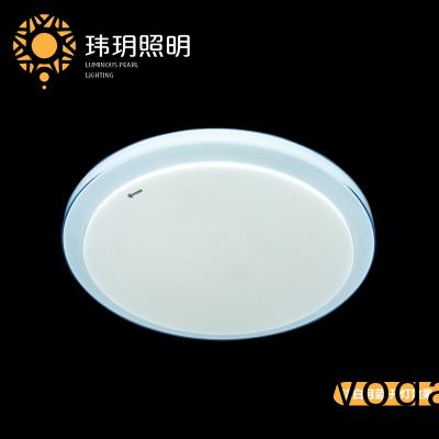 白色吸頂(ding)燈(deng)