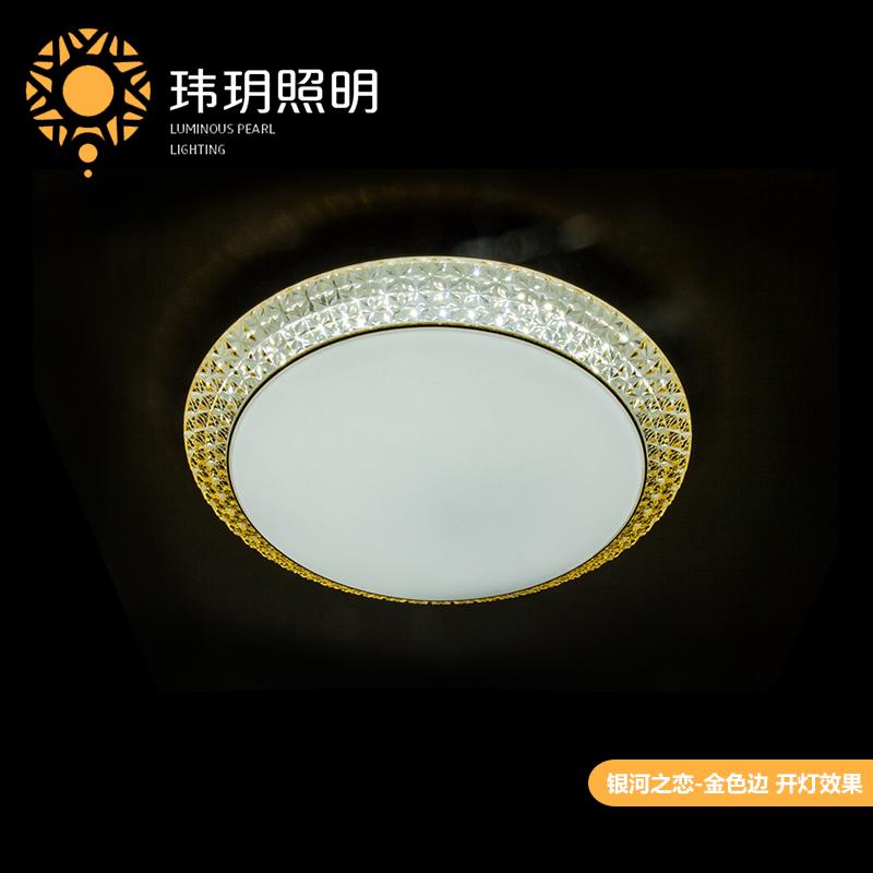 簡(jian)潔吸(xi)頂(ding)燈(deng)